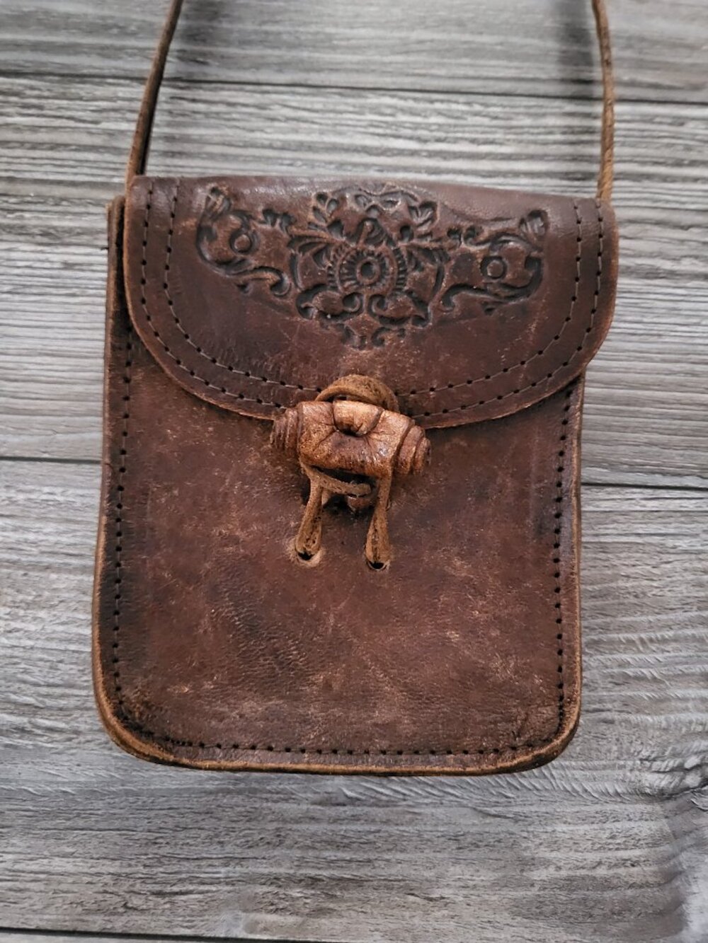 Vintage 80s Tooled Leather Crossbody Bag Brown Boho Renaissance Festival Pouch - Picture 3 of 13